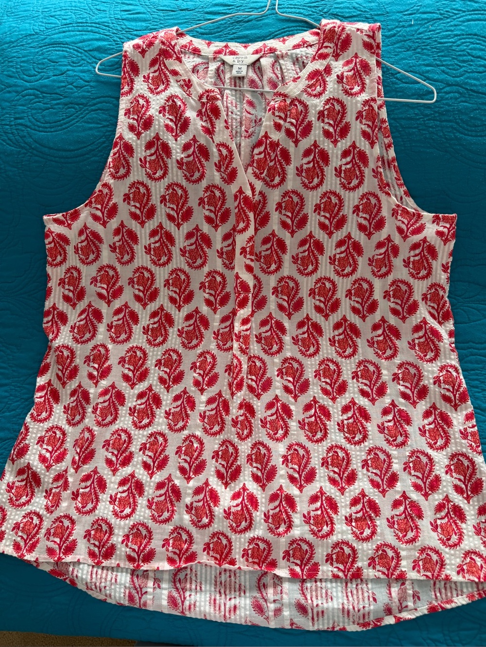 crown & ivy Sleeveless V-Neck Floral Print Camisole - White & Red